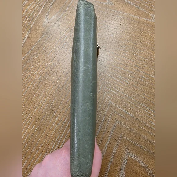 Hobo Danette Green Hide Leather Wallet - Picture 2 of 6